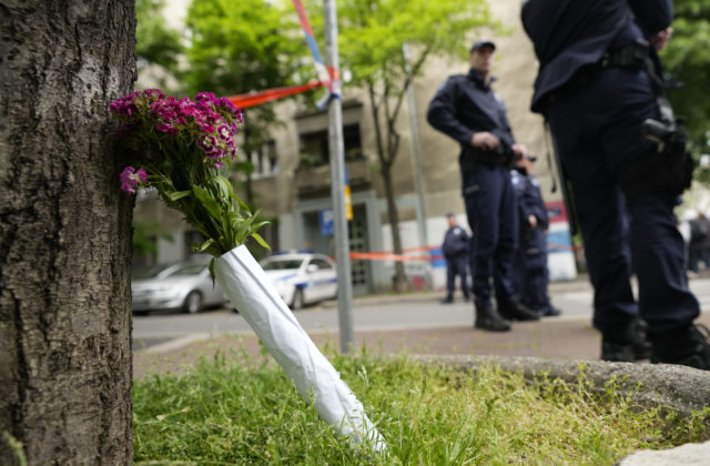 Streľba na škole v Belehrade má desiatu obeť, dievča s vážnymi zraneniami hlavy zomrelo v nemocnici