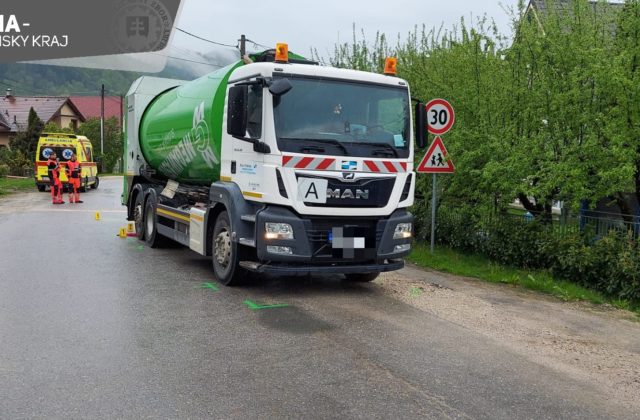 Vodič smetiarskeho auta počas cúvania zachytil 37-ročnú ženu, ktorá zraneniam podľahla (foto)