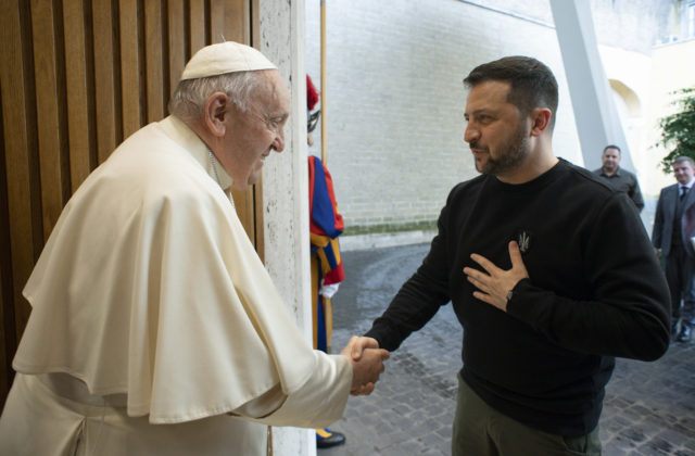 Pápež sa vo Vatikáne stretol so Zelenským, hovorili o politickej situácii na Ukrajine