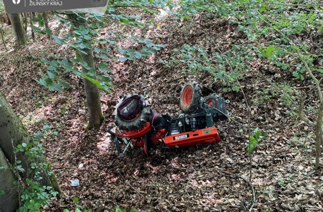 Muž sa prevrátil s traktorom v lese, namerali mu takmer dve promile