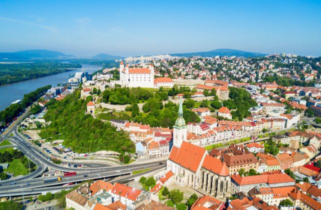 Bratislava zvýši poplatky za ubytovanie a sociálne služby, od júla stúpnu niektoré dane