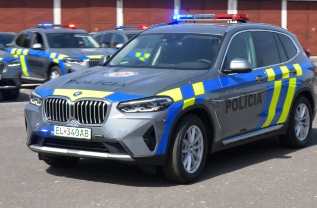 Policajtom vo všetkých krajoch pribudli ďalšie hybridné vozidlá aj s novým vizuálnym vzorom (foto + video)