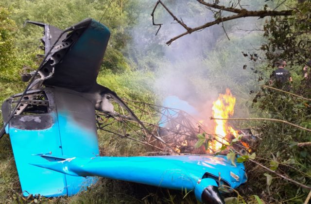 Pri obci Kotešová havarovalo malé lietadlo, na miesto smeroval aj záchranársky vrtuľník (foto)
