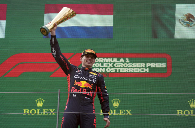 Max Verstappen dosiahol piate víťazstvo za sebou a prekonal zápis brazílskej legendy
