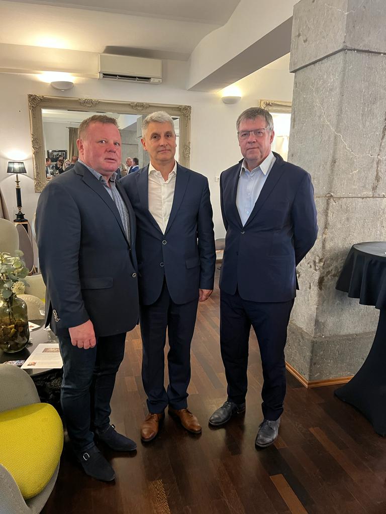 Cf8aa987 77f5 48c1 90c5 893001d3aa05.jpg