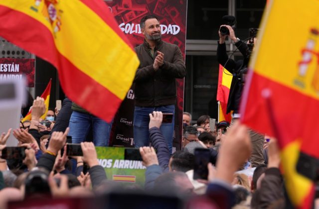 Líder španielskej strany Vox hrozí okupáciou Katalánska, ak sa dostane do vlády a región bude žiadať nezávislosť