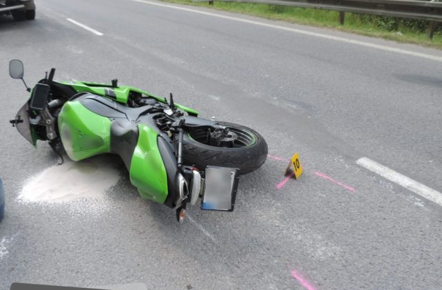 Tragická dopravná nehoda pri obci Klubina, mladý motocyklista prišiel o život (foto)
