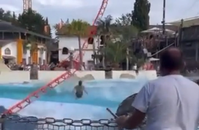 V najväčšom nemeckom zábavnom parku praskol bazén a k nemu pripevnené skokanské plošiny (video)
