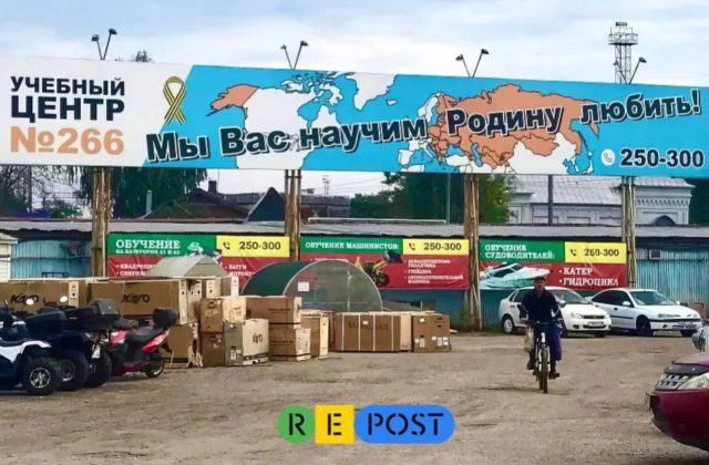 „Naučíme vás milovať svoju vlasť“, v Tambove vyvesili transparent aj s mapou veľkého Ruska a Aljaškou