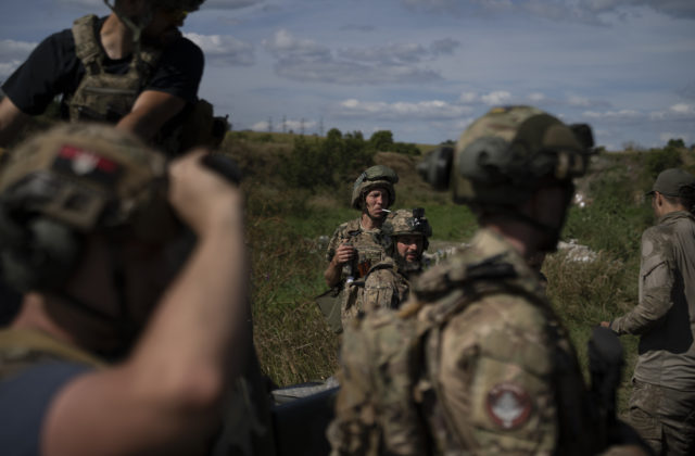 Zníženie veku na mobilizáciu môže zvýšiť počet ukrajinských vojakov približne o stotisíc