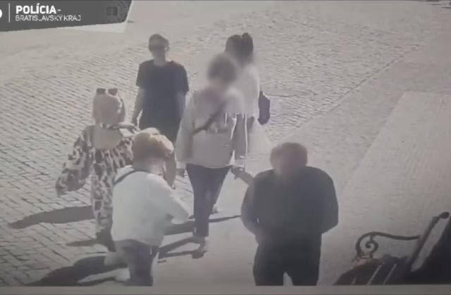 Tri Chorvátky, ktoré v Starom Meste okrádali turistov, zadržala polícia priamo pri čine (video)