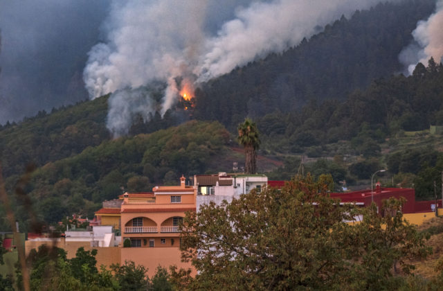 Lesný požiar na Tenerife bol založený úmyselne, je najhorší v dejinách Kanárskych ostrovov