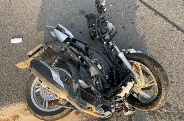Čelná zrážka v Terchovej skončila tragédiou, motocyklista bol na mieste mŕtvy (foto)
