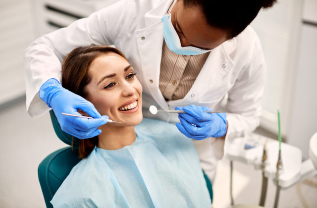 Zubný kaz trápi častejšie ženy. Z Peňaženky zdravia je možné čerpať až 120 eur aj na výkony u stomatológa