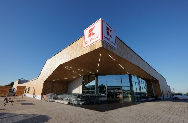 Na Slovensku vyrástla jedinečná predajňa: Zelený Kaufland budúcej generácie využil pri stavbe drevo namiesto betónu