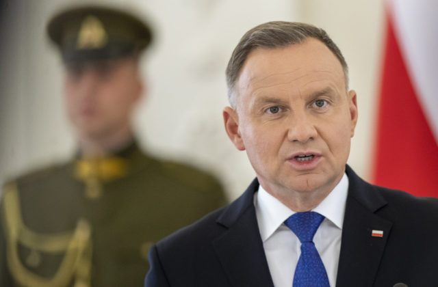 Poľský prezident Duda znova udelí milosť dvom politikom, ktorých zatkla polícia. Pôvodnú milosť zrušil najvyšší súd