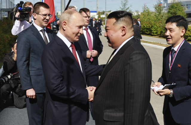 Kim Čong-un sa stretol s Putinom rokovania boli podľa vodcov vysoko produktívne (video+foto)