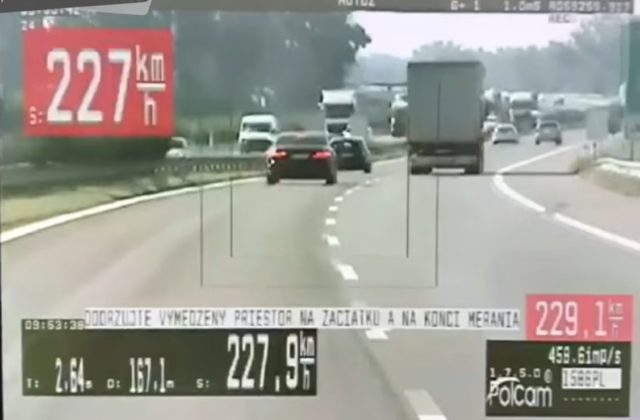 Po diaľnici uháňal rýchlosťou viac ako 200 kilometrov za hodinu, mastná pokuta ho neminula (video)