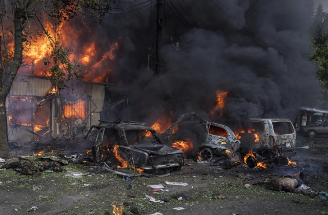 Po zbombardovaní tržnice v Kosťantynivke zomrelo 17 ľudí, ďalší sú zranení (video+foto)