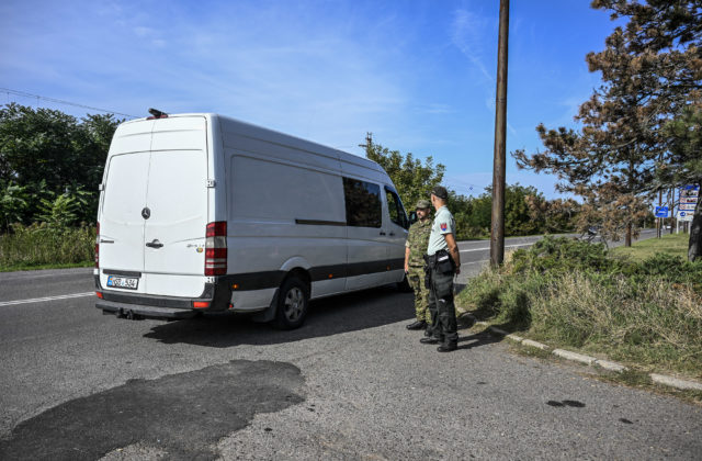 Desiatky migrantov skončili pre zatvorené hranice v Tatranskej Javorine. Polícia zakročiť nemôže