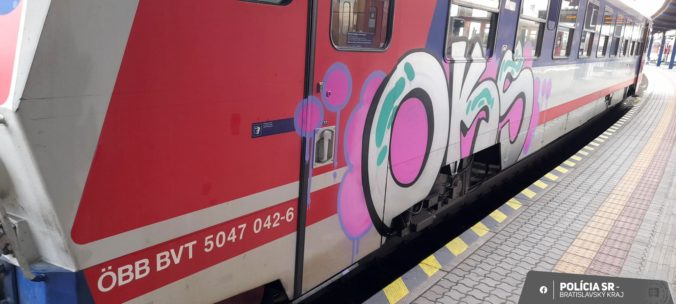 vlak, grafiti