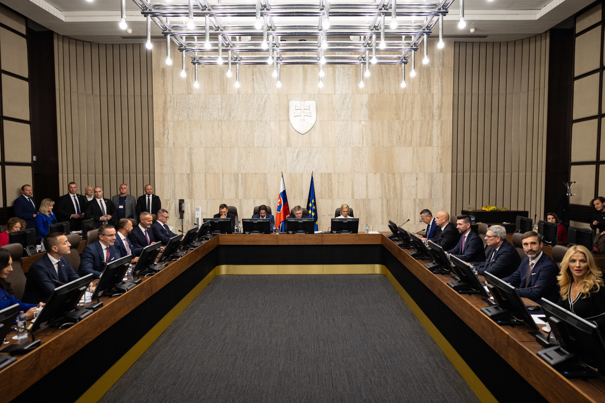 VLÁDA: Rokovanie 1. schôdze