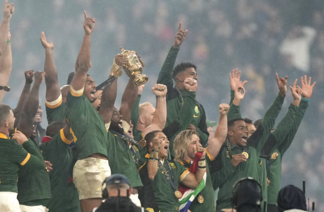 Južná Afrika štvrtýkrát po sebe vyhrala Majstrovstvá sveta v ragby, vo finále tesne zdolala Nový Zéland (video)