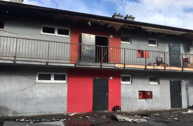 Požiar bytového domu v Krajnej Bystrej polícia rieši ako trestný čin všeobecného ohrozenia