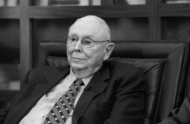 Zomrel miliardár Charlie Munger, pravá ruka podnikateľa Warrena Buffetta