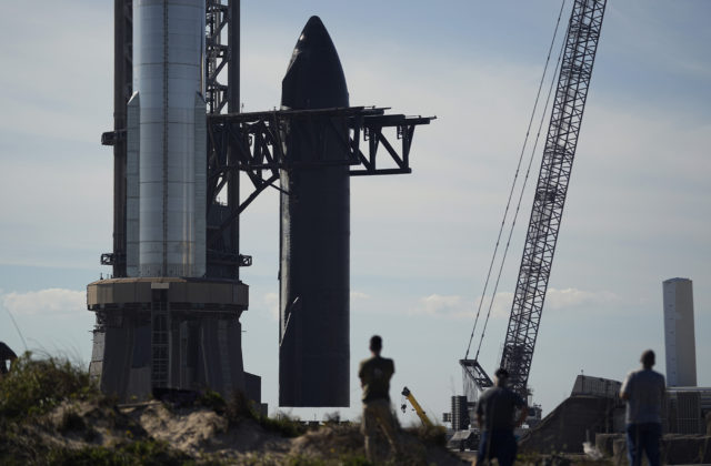 Spoločnosť SpaceX sa pokúsi o druhý testovací let rakety Starship, po prvom nevydarenom štarte prešla vylepšeniami