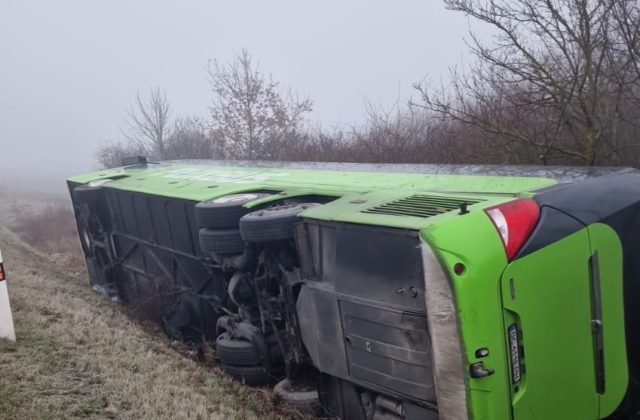 Pri nehode autobusu medzi Sečovcami a Dargovom sa zranilo 34 osôb, incident si nevyžiadal ľudské životy