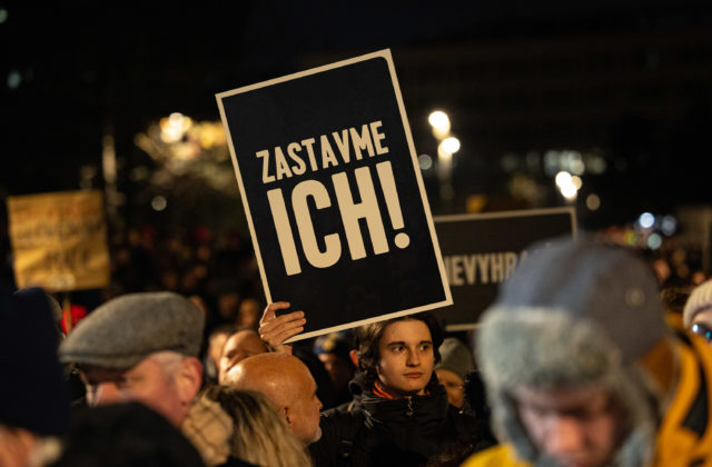 Ficova vláda likviduje právny štát na Slovensku, Progresívne Slovensko organizuje už aj petíciu s názvom Zastavme ich!