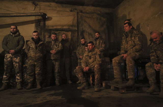 Ukrajinská armáda potrebuje riešenie svojich problémov, tvrdí Arachamija a žiadajú o mobilizáciu pol milióna ľudí