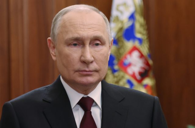Putin chce vystopovať Rusov bojujúcich v ukrajinskej armáde, nad zradcami nebude mať žiadne zľutovanie