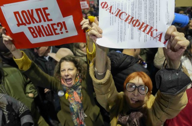 Srbská opozícia vyzýva Európsku úniu na pomoc s vyšetrovaním nezrovnalostí počas volieb