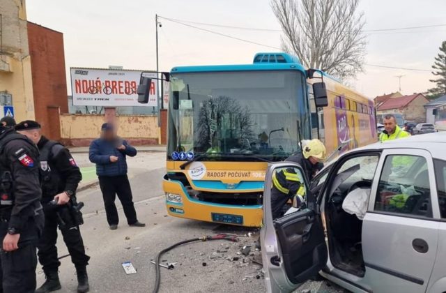 Za tragickú zrážku auta s autobusom v Trnave nemôže infarkt, vodič jazdil pod vplyvom alkoholu
