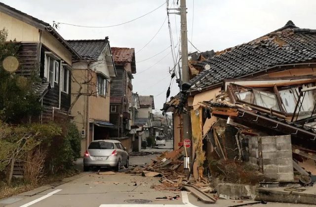Zemetrasenie v Japonsku má najmenej 62 mŕtvych, začali sa preteky s časom (video+foto)