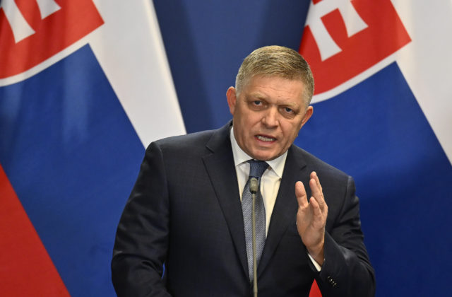 Fico chystá ráznu odpoveď. Vláda sa vraj musí postaviť „špinavým útokom proti Slovenskej republike“ (video)