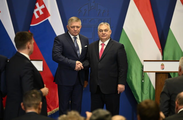 Aký je plat Fica? Spolu s Orbánom sú najlepšie zarábajúci premiéri v Európskej únii