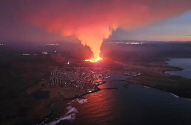 Na Islande došlo k ďalšej erupcii, v Grindavíku láva pohltila niekoľko domov (video+foto)