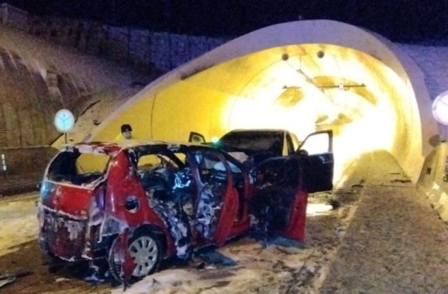Opitého vodiča, ktorý spôsobil nehodu v tuneli Horelica, obvinili pre trestný čin usmrtenia