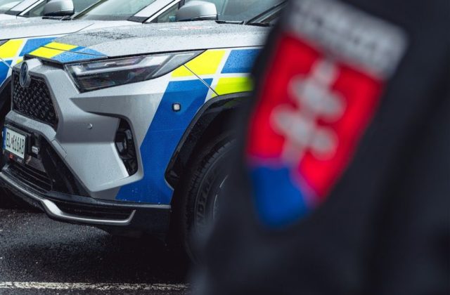 Opitý vodič v Kežmarku na seba upozornil policajtov zabudnutou smerovkou, na mieste bol zadržaný