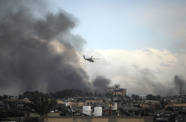 Izrael naďalej útočí v Pásme Gazy, USA budú vetovať ďalší návrh rezolúcie OSN o prímerí