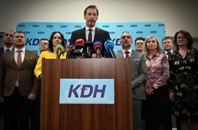 KDH vyzvalo Ficovu vládu, aby sa pripojila k skupine členských štátov Únie, ktoré presadzujú azylové procedúry