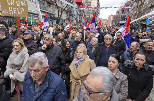 Kosovskí Srbi protestovali proti zákazu používania srbského dinára, hovoria o diskriminácii a porušovaní práv