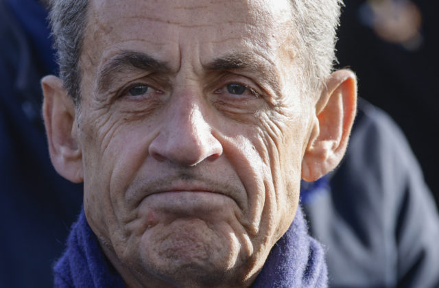 Bývalý francúzsky prezident Sarkozy bol odsúdený na domáce väzenie, je vinný z nezákonného financovania kampane