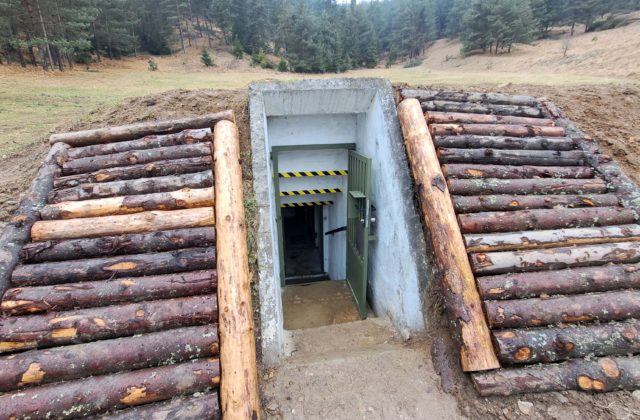 Vojenský bunker v Spišskej Novej Vsi láka desiatky turistov, vznikla v ňom aj mini expozícia (video+foto)
