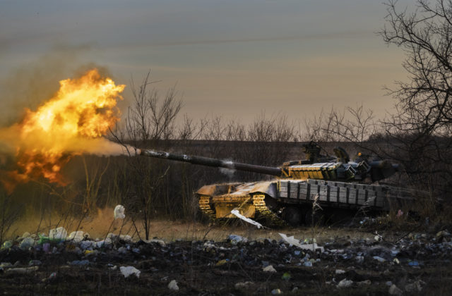 Ruské vojenské jednotky sa pripravujú na ďalšiu ofenzívu, vyberajú si z viacerých možných smerov