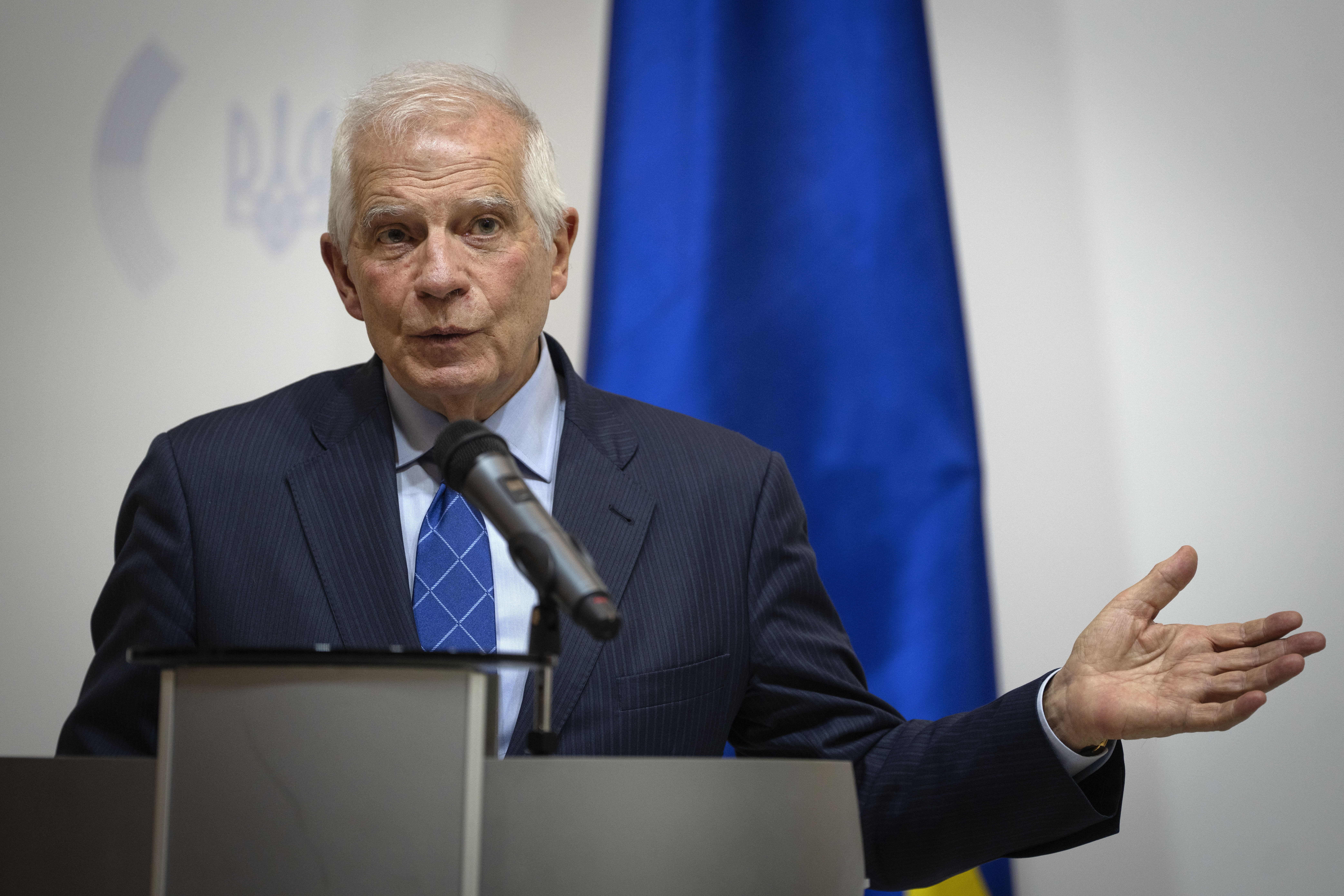 Rusko-ukrajinský konflikt sa vyvinul „z vojny zásob na vojnu výroby“, Borrell vyzýva na posilnenie obranného priemyslu