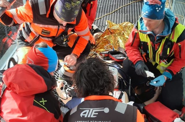 Horskí záchranári v Jasnej oživovali poľského snoubordistu, zachrániť sa ho však nepodarilo